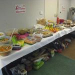 großer buffet tisch
